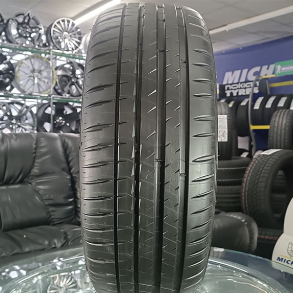 Літні шини Michelin Pilot Sport 4 255/40 R18 99Y XL Run Flat 
