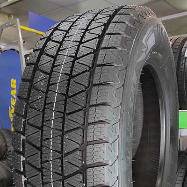 Зимние шины Bridgestone Blizzak DM-V3 215/60 R17 100S XL 