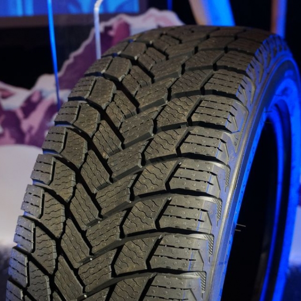Зимові шини Michelin X-ice Snow 275/45 R22 112T XL 