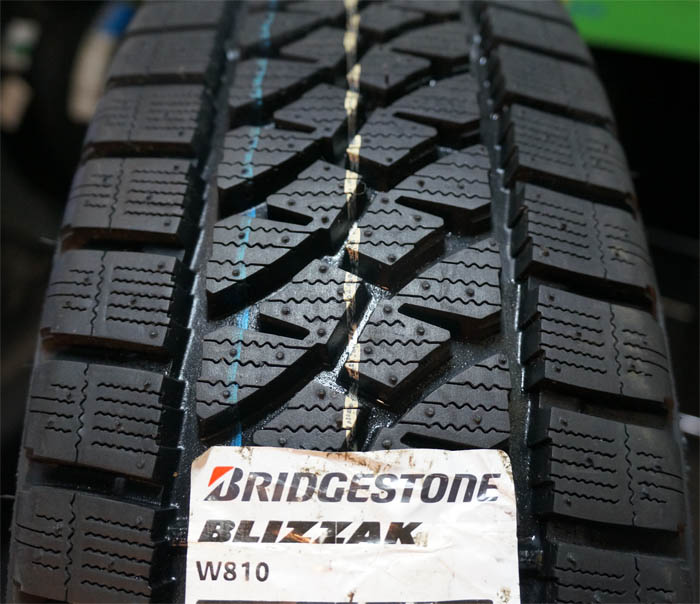 Зимние шины Bridgestone BLIZZAK W810 225/70 R15 112/110R 