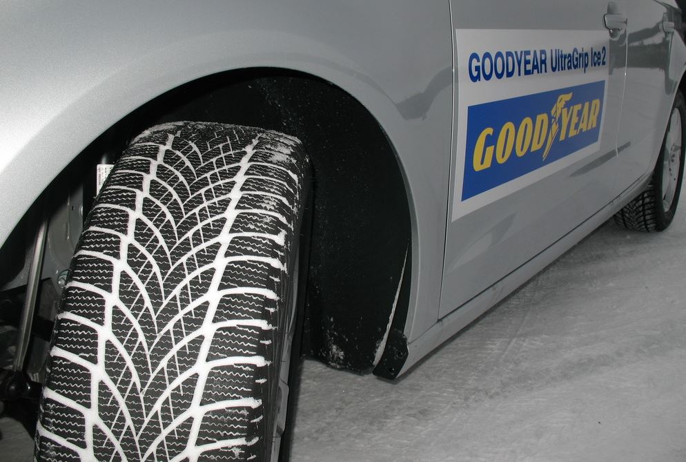 Зимние шины GoodYear Ultra Grip Ice 2 215/50 R18 92T 