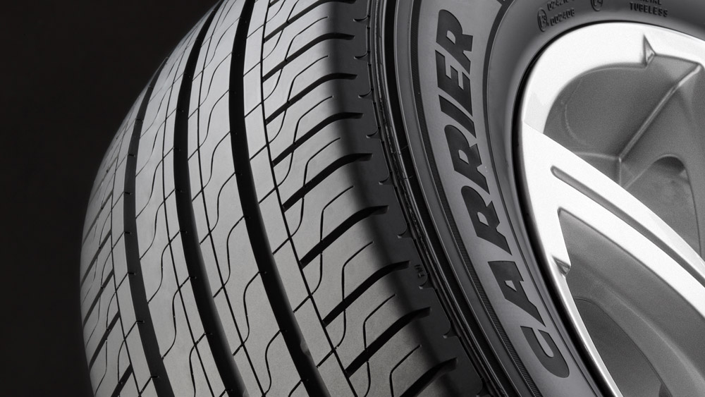 Літні шини Pirelli CARRIER 205/70 R15 106/104R 