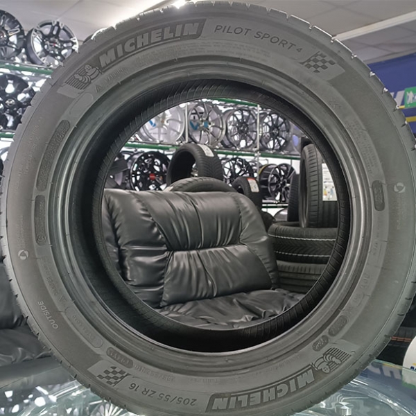 Літні шини Michelin Pilot Sport 4 275/40 R19 105Y XL GOE