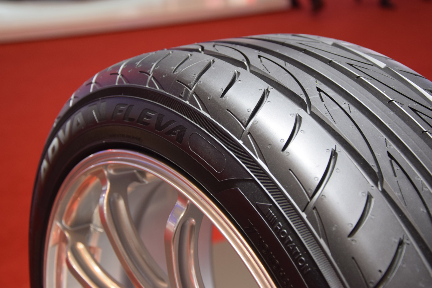 Летние шины Yokohama ADVAN FLEVA V701 205/55 R17 91V 