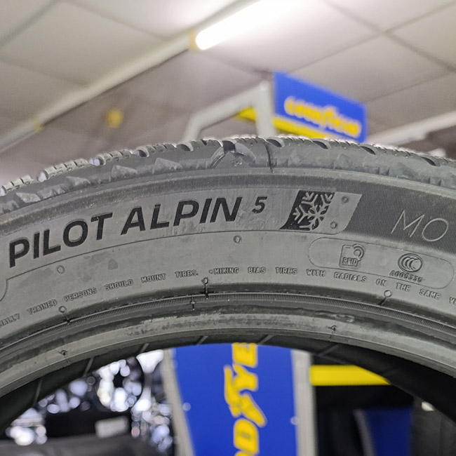 Зимові шини Michelin Pilot Alpin 5 245/45 R17 99H XL MO