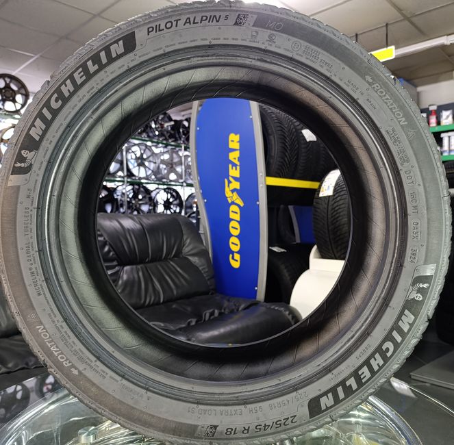 Зимові шини Michelin Pilot Alpin 5 245/45 R17 99H XL MO