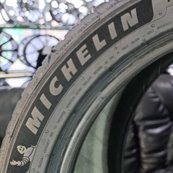 Зимові шини Michelin Pilot Alpin 5 245/45 R17 99H XL MO