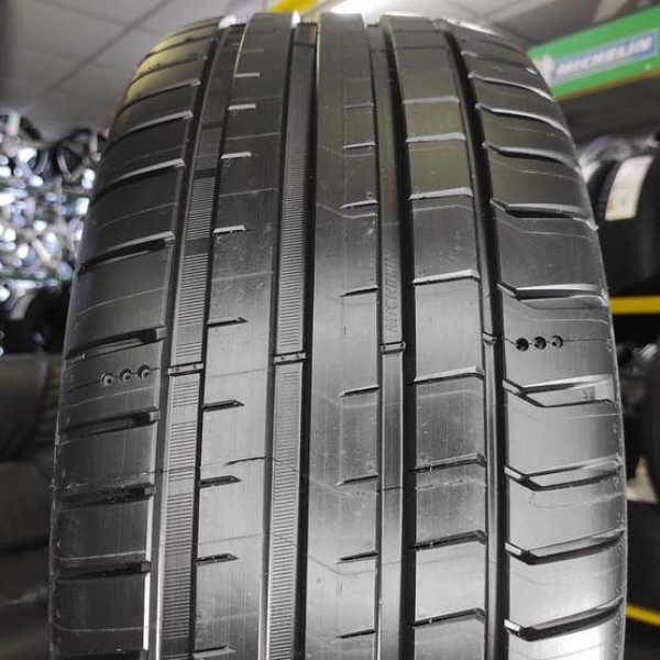 Літні шини Michelin Pilot Sport 5 215/45 R18 93Y XL 