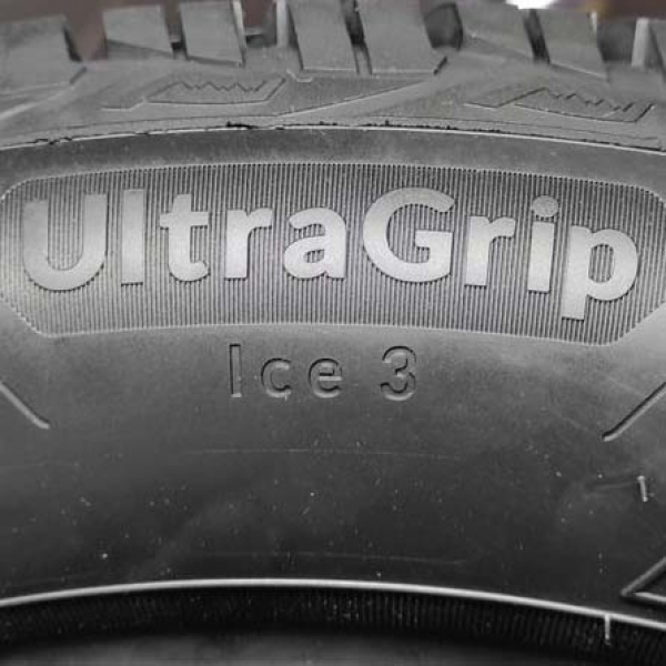 Зимові шини GoodYear UltraGrip Ice 3 235/55 R19 105T XL 