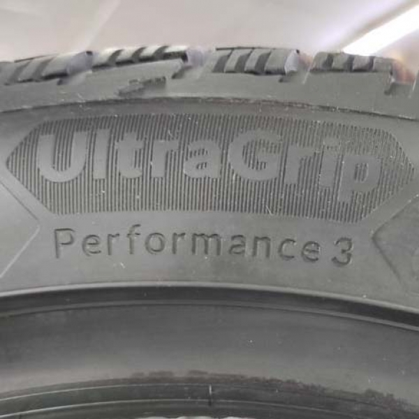Зимові шини GoodYear UltraGrip Performance 3 225/55 R17 101V XL 