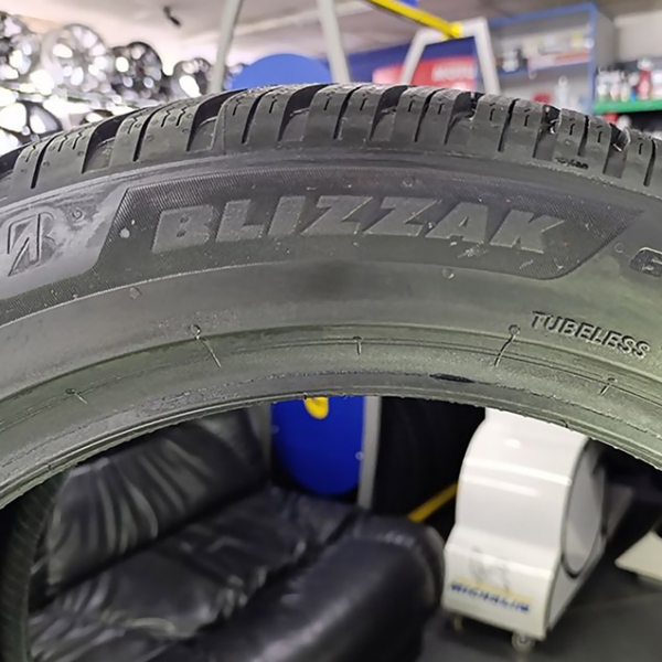 Зимние шины Bridgestone Blizzak 6 235/65 R17 108V XL Enliten