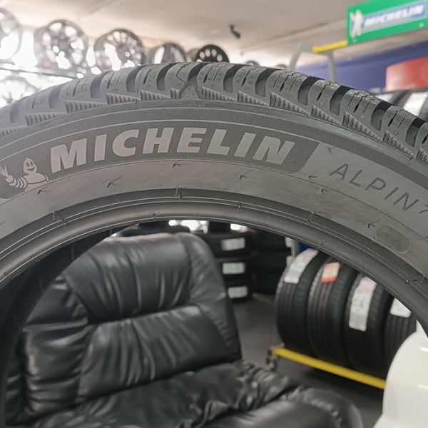 Зимові шини Michelin Alpin 7 225/60 R18 104H 