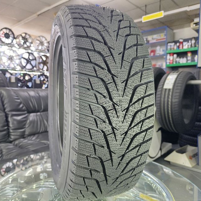 Зимние шины Hankook Winter i*Cept iZ3 W636 245/45 R18 100H XL 