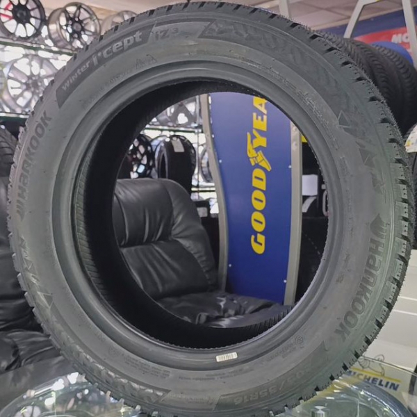 Зимние шины Hankook Winter i*Cept iZ3 W636 225/55 R18 102H XL 