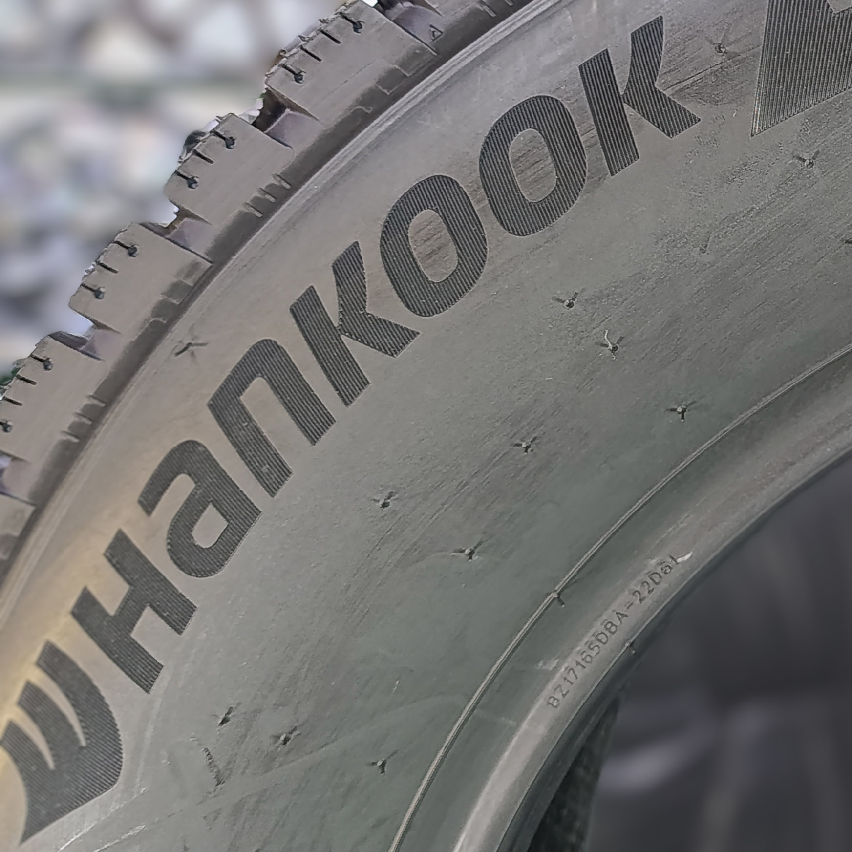 Зимові шини Hankook Winter i*Cept iZ3 X W636A 245/65 R17 107T  шип