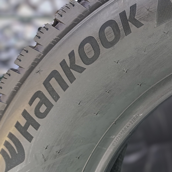 Зимові шини Hankook Winter i*Cept iZ3 X W636A 245/65 R17 107T  шип